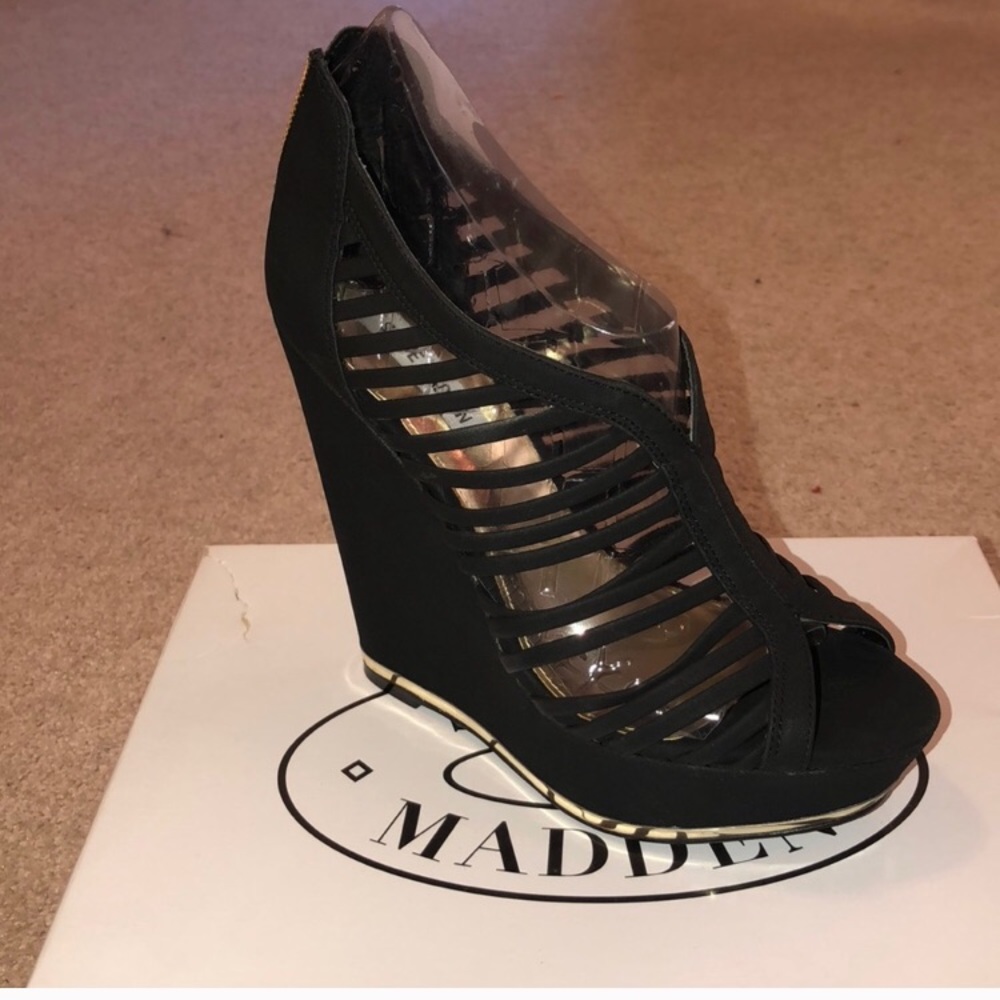 Steve Madden platforms , size 8.5, new in box
